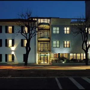 hotel-la-cascata.it-lombardy.com/
