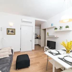 Lady Juliet Apartment