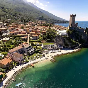 Otel Castello Front